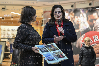 Gdańsk. C.H. Manhattan. Promocja albumu Fot. Kosycarz....