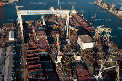 Stocznia Gdynia z lotu ptaka. 02.04.2009 fot. Kacper...