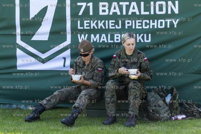 Piknik wojskowy "Silna Biało-Czerwona" na stadionie...