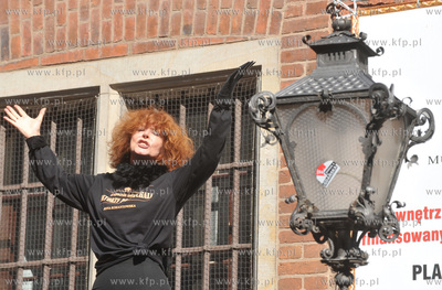 Gdansk. Dlugi Targ. Happening pt Aktorzy Przyjechali...