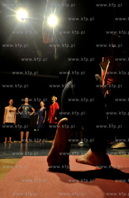 XV Festiwal Szekspirowski - Teatr w Oknie - ulica Dluga...