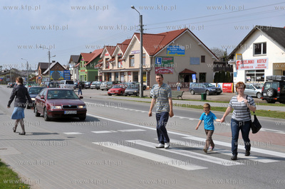 Zukowo na Kaszubach. Sklepy, zaklady uslugowe na ul....