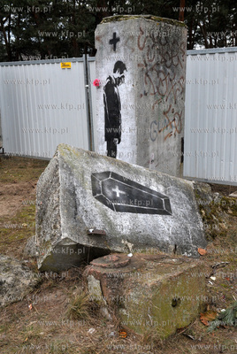 Gdansk Brzezno. Likwidacja starego cmantarza na al....