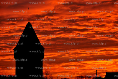 Zachod slonca nad Gdanskiem i ul. Podwale Staromiejskie,...
