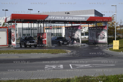 Gdańsk Kokoszki. Ul. Kalinowa. Myjnia samochodowa....