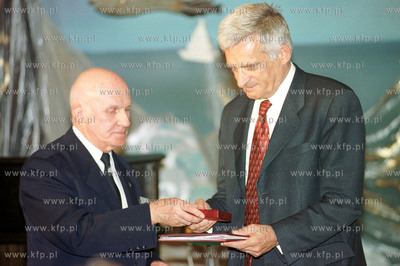 prof. Andrzej Zbierski i premier Jerzy Buzek Centralne...