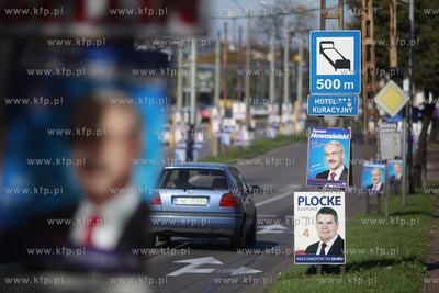 Gdynia. Wybory do sejmu i senatu. Nz. plakaty wyborcze...