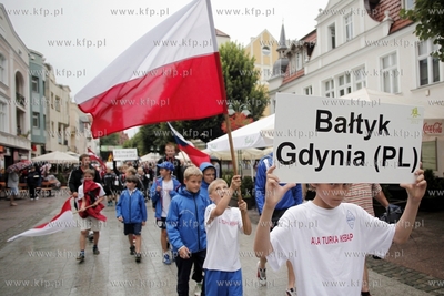 Sopot. Parada uczestikow mlodziezowego turnieju pilkarskiego...