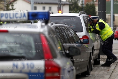 Kontrola policjantow ruchu drogowego przy ul.Niepodleglosci...