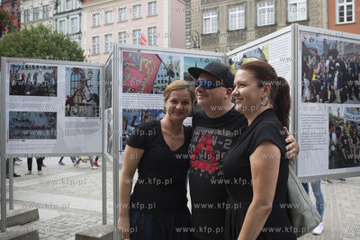 Gdańsk. Długi Targ. Wernisaż wystawy zdjęć Zbigniewa...