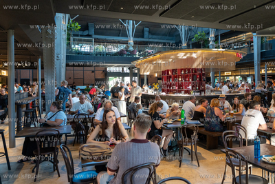 Hala Targowa - Enjoy, w ktorej powstał foodhall, ...