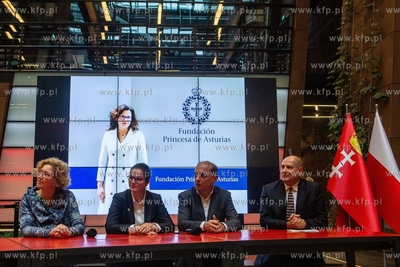 Konferencja prasową podsumowującą odbiór nagrody...