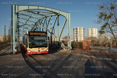 Autobus nr 158 -  mercedes citaro na wiadukcie przy...