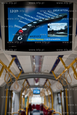 Gdansk. Przystanek tramwajowy przy ul. Dlugie Ogrody....