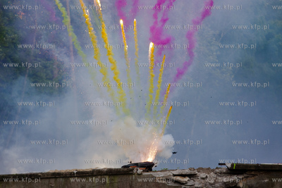 Wyburzanie Mostku Weisera na gdanskiej Strzyzy. Rozbiorke...