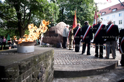 Gdansk. Targ Rakowy. Pomnik  Polskiego Panstwa Podziemnego....