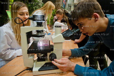 Uniwersytet Gdanski. Wydzial Biologii. Trzecia edycja...