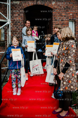 Gdansk. Podworko ulic Robotniczej i Jana z Kolna. Sasiedzi...