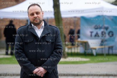 Gdansk. Plac T. Polaka. Briefing prasowy poprzedzajacy...