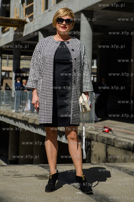 Gdynia. Uroczyste zawieszenie wiechy na nowo powstajacym...