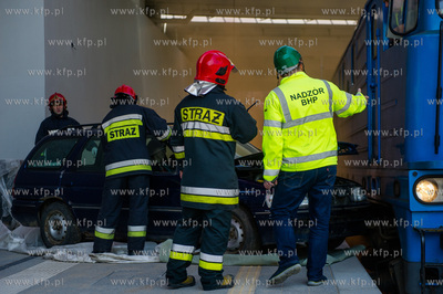 Gdansk. Cwiczenia Strazy Pozarnej na nowo budowanym...