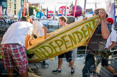 Gdansk. Rybackie Pobrzeze. Baltic Sail. Wodowanie i...