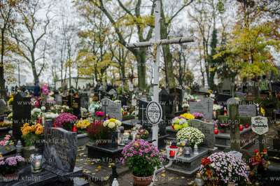 Gdańsk. Cmentarz św. Jadwigi w Nowym Porcie. Dzień...