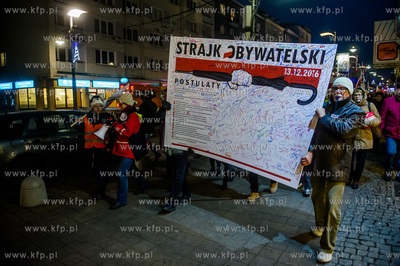 Gdynia. Strajk Obywatelski Komitetu Obrony Demokracji...