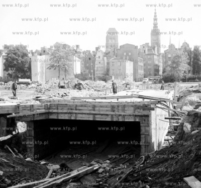 Budowa przejscia podziemnego dla pieszych pod Aleja...