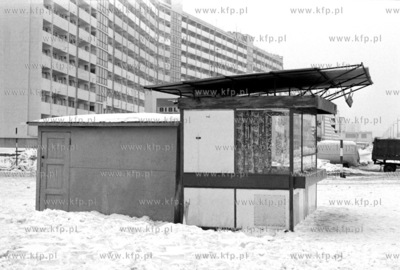 Pawilony handlowe, kioski na skrzyzowaniu ul. Lumumby...