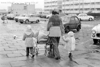 Rodzinny spacer ulica Piastowska w Gdansku Przymorze....