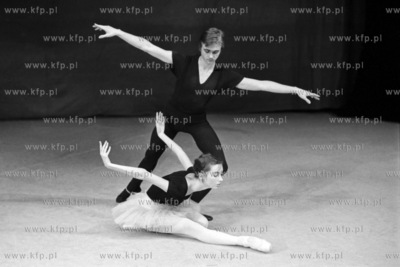 Próba do baletu Jezioro łabędzie w Sredniej Szkole...