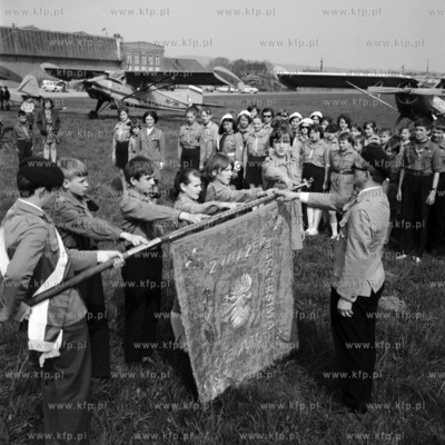 Przysięga harcerzy na terenie lotniska 
05.1969
3maj69_z.kosycarz_p73
Fot....