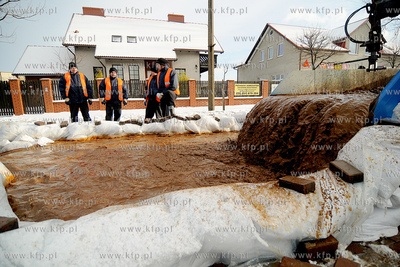 Czyszczonie sieci wodociagowej na odcinku od Stacji...