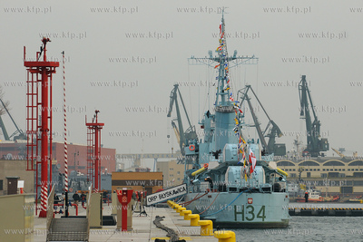 Port Wojenny w Gdyni. Nz. Okret muzeum ORP "Blyskawica"...
