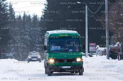 Zakopane, Nz. Bus na drodze do Morskiego Oka.

fot....