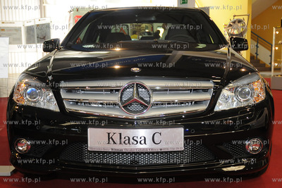 Trojmiejskie Targi Motoryzacyjne w hali wystawienniczej...