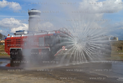 Gdansk, Rebiechowo. Nz. Szkolenie sie Lotniskowej Strazy...