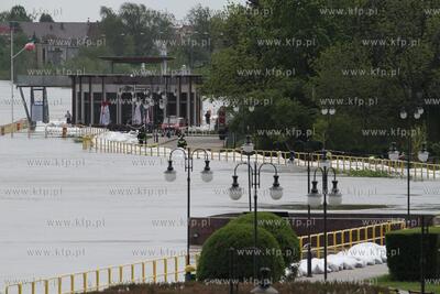 Ok. godz. 11 do Tczewa dotarla fala kulminacyjna. Poziom...