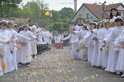 Procesja Bozego Ciala przeszla ulicami Pelplina.  03.06.2010...