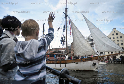 IV Zlot Oldtimerow w Gdansku -  parada wiekowych jachtow...