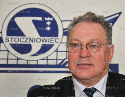 Konferencja prasowa poswiecona dobiegajacemu konca...