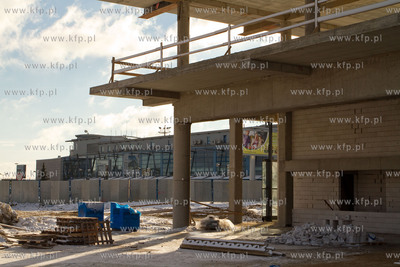 Budowa nowego terminala pasazerskiego T2 na lotnisku...