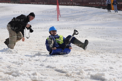 Zawody Zjazdu Na Byle Czym - rodzinna impreza na stoku...
