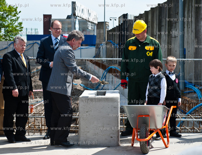 Pomnik Trzech Krzyzy na Placu Solidarnosci w Gdansku.....