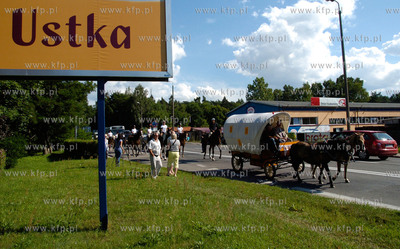 Ustka. Jan Holewik z Katowic przyjechal do Ustki bryczka...