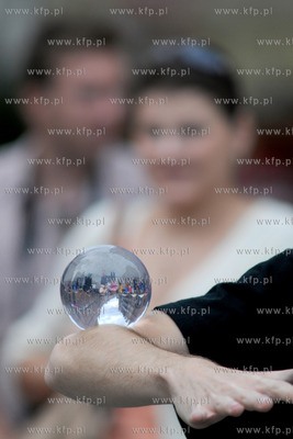 Pokaz zonglerki artystycznej w wykonaniu Krzysztofa...