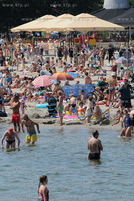 Lato wrocilo. Tlumy zazywajacych nie tylko slonecznych...