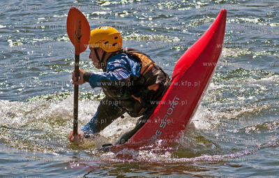 Gdynia. Targi Wiatr i Woda. Pokaz kajakowego freestylu...