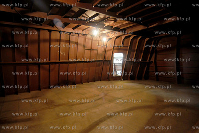 Niedokonczona Korweta Gawron oczekujaca na decyzje...